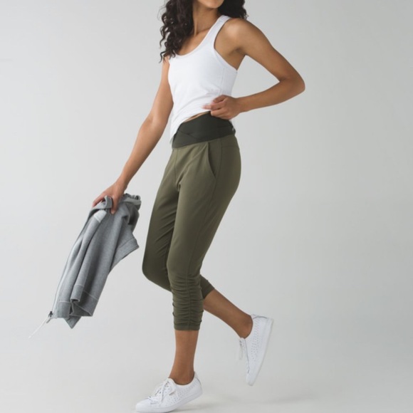 Lululemon Sunset Salutation Crop Fatigue Green/Ziggy Snake Butter Pink - Picture 9 of 15